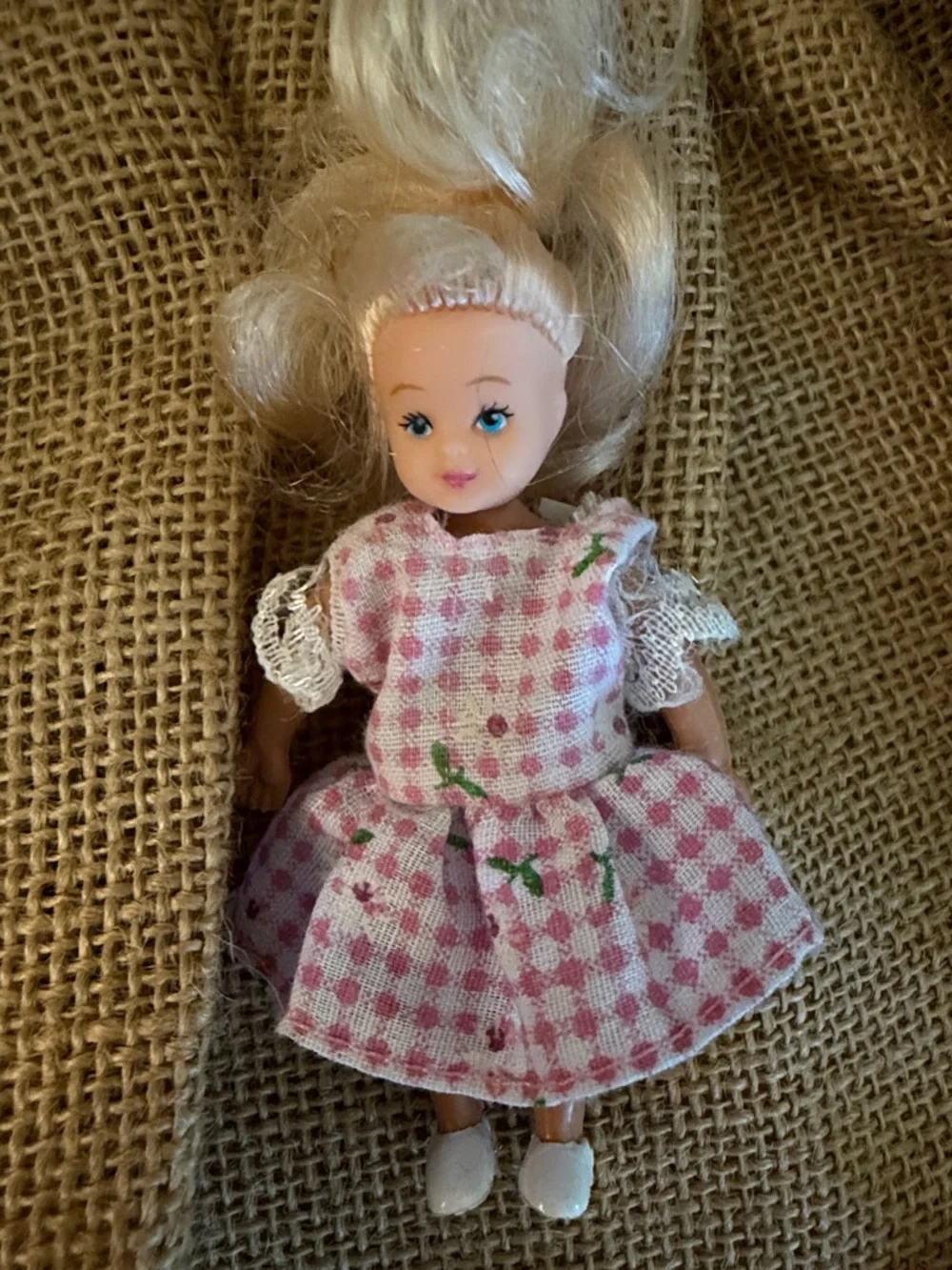 Vintage Y2K 1999 Miller Family Dollhouse Dolls Town Square EUC 1/12 scale